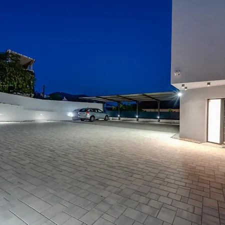 Vila Summer Side Marina