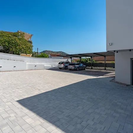 Summer Side * Marina