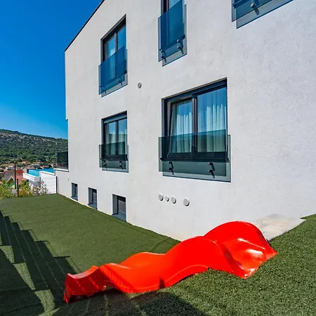 Summer Side Villa