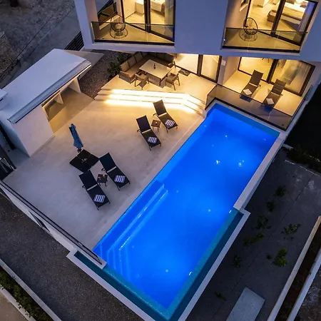 Summer Side Villa *