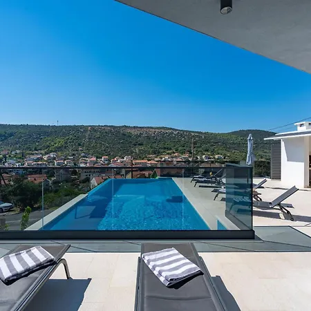 Summer Side * Marina